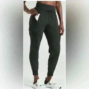 Athleta Sutton Joggers Cargo Style Black Size 4T (small) Athleisure Travel Yoga